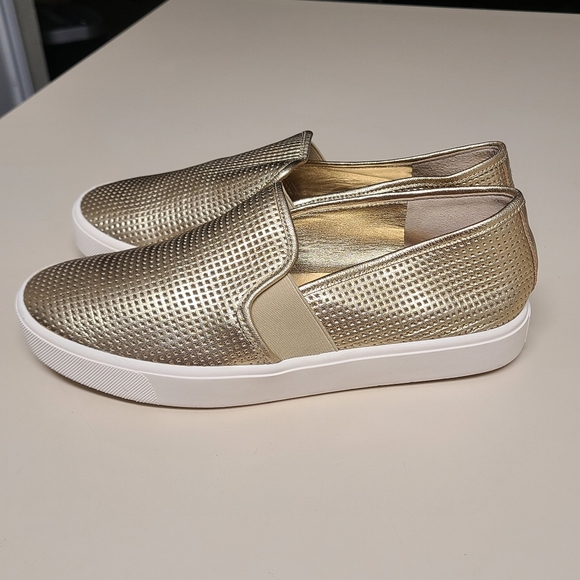 Vince Blair Perforated leather slip on sneakers size 7 - Picture 3 of 8